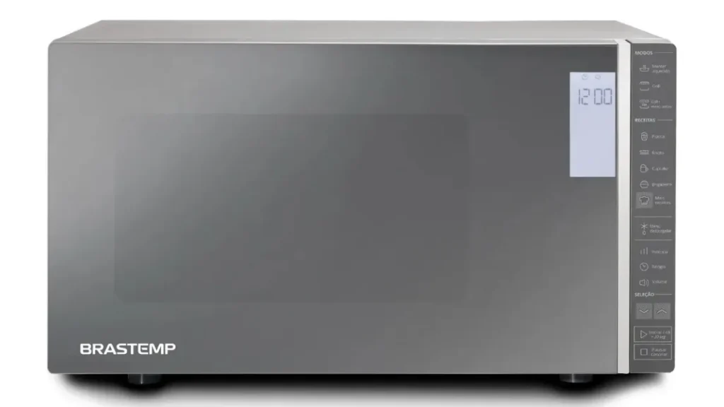 Vista frontal do micro-ondas Brastemp BMG45AR de 32 litros em inox espelhado com painel touch integrado à porta e display digital vertical.