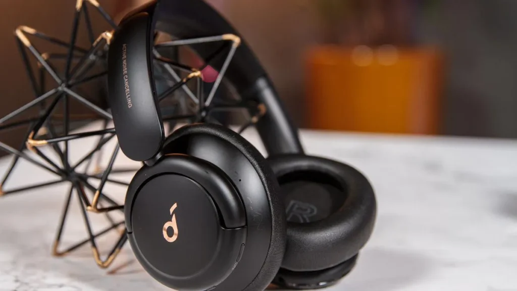 Detalhe das almofadas do Anker Soundcore Q30