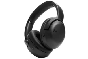 JBL Tour One M2 headphone premium over-ear em fundo branco